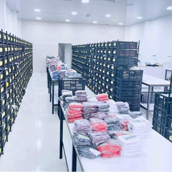 Mystery box (7) items, for customer or reseller either, NEW!! LIKE NEW & VG!!! - Picture 2 of 16